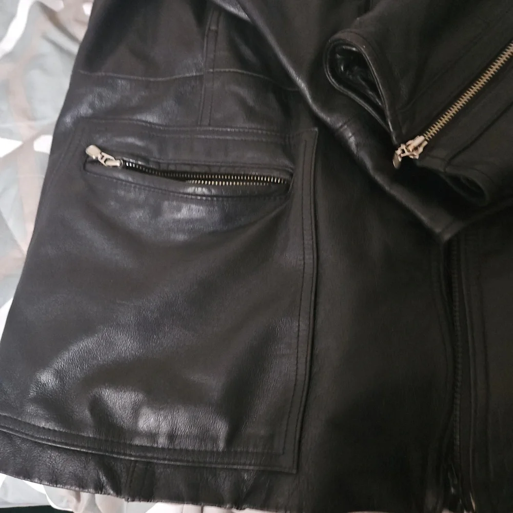 Leather jacket - Picture 3 of 10